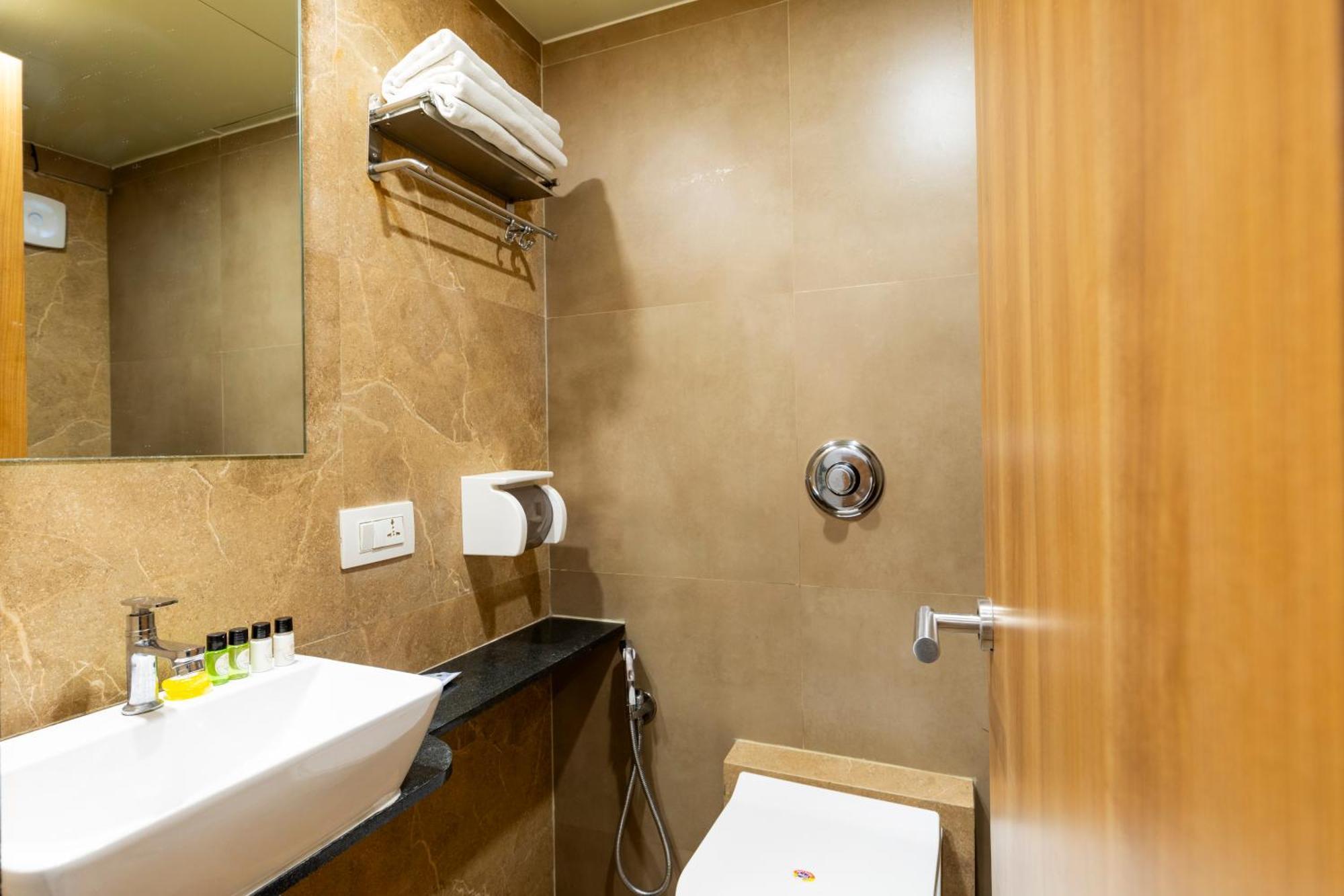 Hotel Embassy Park - Bkc Bombay Exterior foto